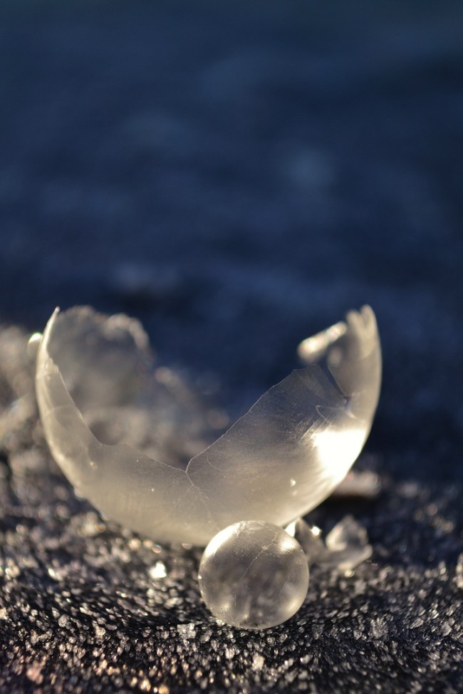 frozen-in-a-bubble-by-angela-kelly-6-650x974